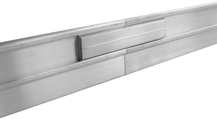 Profilverbinder aus Aluminium zur Verbindung zweier Montageschienen.