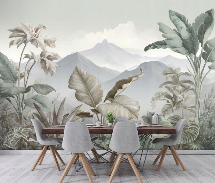 Esstisch mit Stühlen vor einer Wandtapete mit Berg- und Pflanzenmuster