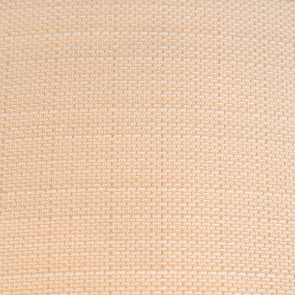 Nahaufnahme eines gewebten beigen Stoffes für Markisen oder Sichtschutz mit strukturierter Oberfläche.