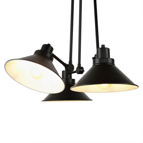 Hängelampe mit drei Lampenschirmen