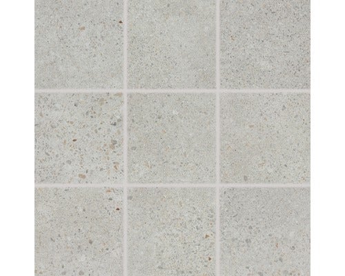 Neun graue Bodenfliesen mit gesprenkeltem Muster