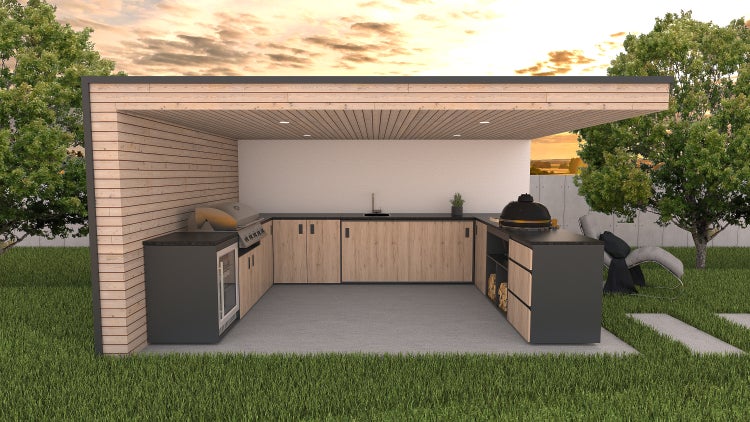Outdoor-Küche mit Grill, Spüle, Arbeitsflächen und Stauraum unter einem hölzernen Unterstand im Garten.