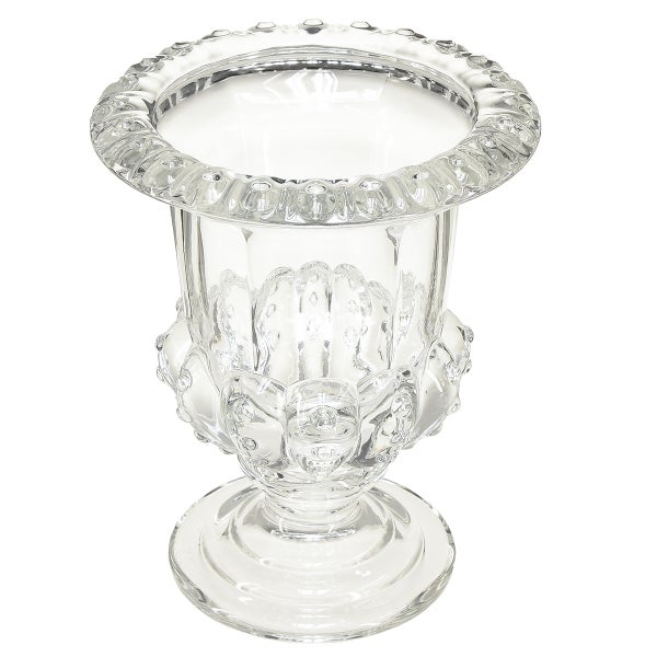 Dekorative Blumenvase aus Glas in Pokalform mit breitem Rand und Standfuß.