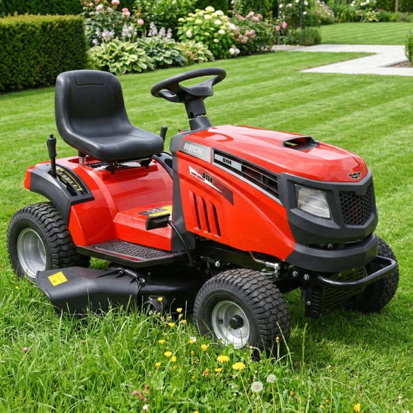 Roter Rasentraktor von Hecht im Garten
