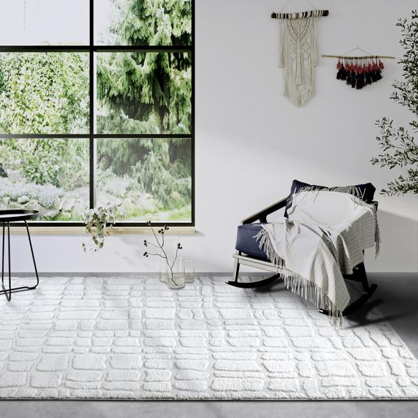 Tapetenrolle mit floralem Muster