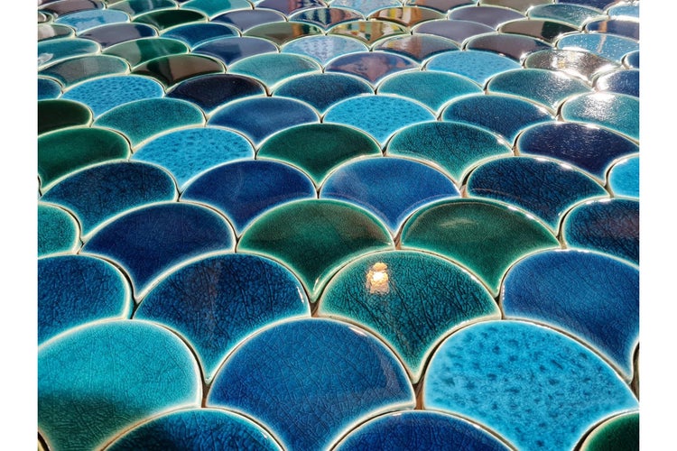 Mosaikfliesen in Schuppenform