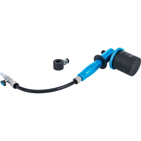 Bremsentlüfter mit schwarzem Schlauch, blauem Gehäuse, schwarzem Auffangbehälter inklusive Adapter und BGS Technic Logo.