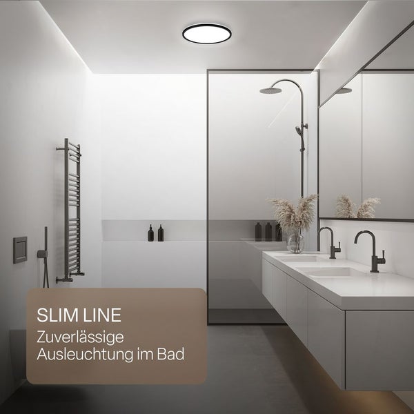 Flache, runde LED-Deckenleuchte Slim Line in einem modernen, hellen Badezimmer mit Doppelwaschtisch und Dusche.
