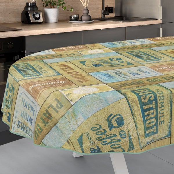 Runde Tischdecke mit Holzbrettmuster in einer Küche