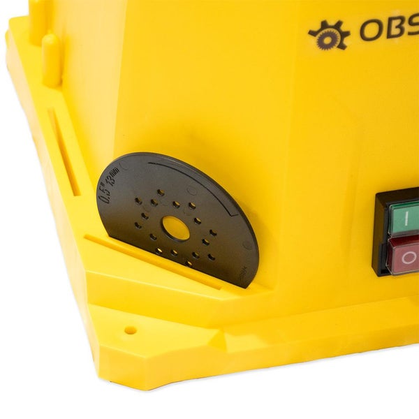 OBS Logo auf gelbem Maschinengehäuse mit Schalter und schwarzer Scheibe