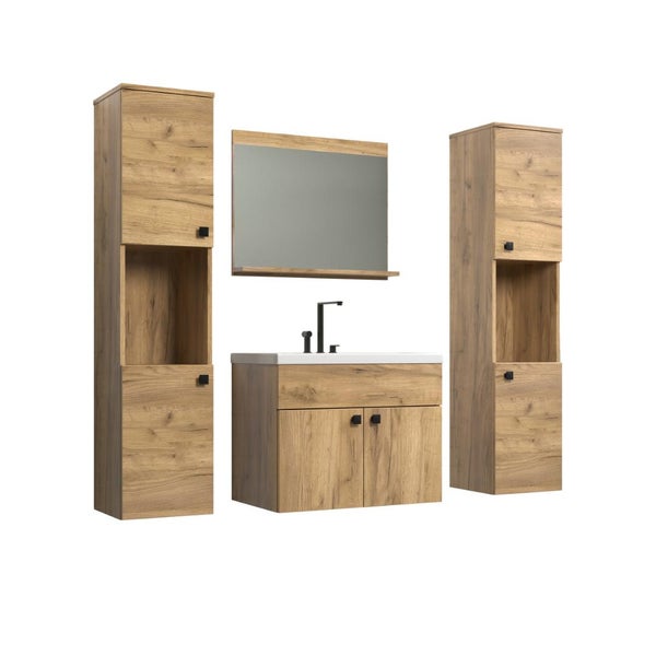 Badezimmermöbel Set mit Waschtischunterschrank, zwei Hochschränken und Spiegel in Holzoptik mit schwarzen Griffen.