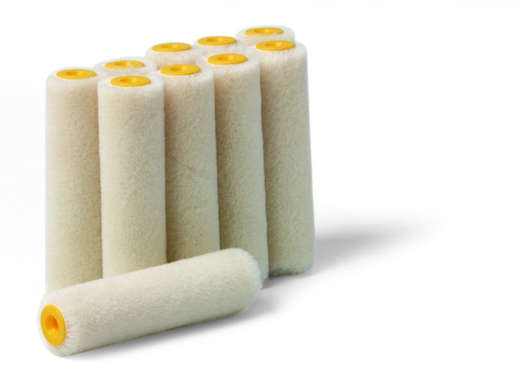 Mehrere Farbwalzen für Malerarbeiten