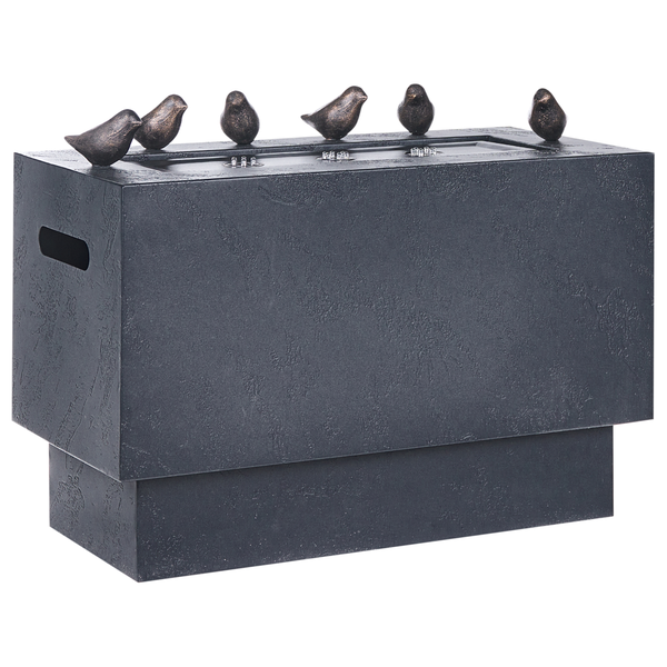 Bio-Ethanol-Tischkamin in Steinoptik mit sechs dekorativen Vögeln auf der Oberseite.