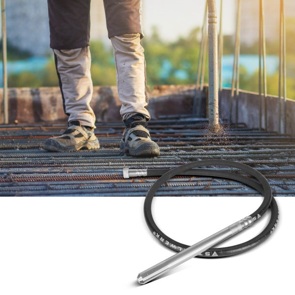 Betonrüttler im Einsatz auf einer Baustelle mit Bauarbeiter