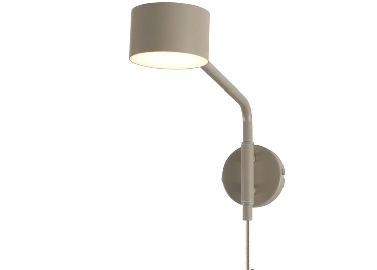 Moderne Wandleuchte aus Metall mit zylindrischem Leuchtenkopf zur punktgenauen Beleuchtung.