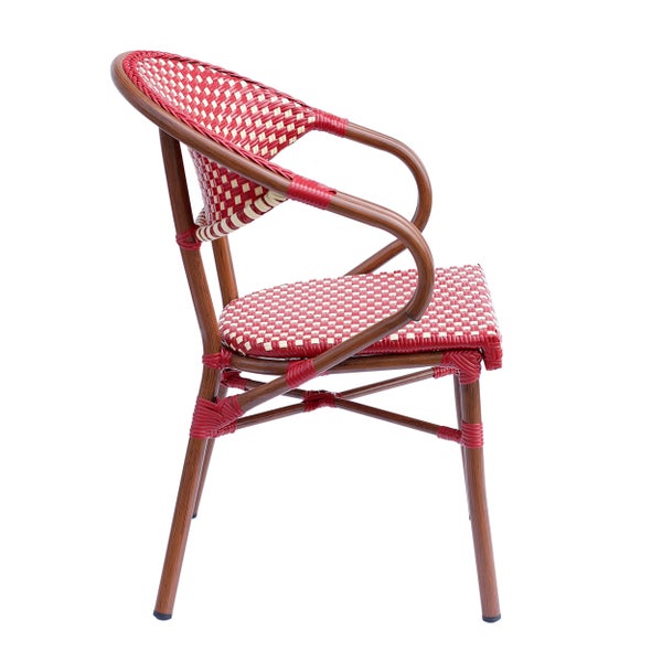 Bistro-Stuhl mit Armlehnen, rot-weißes Kunststoffgeflecht, Aluminiumgestell in Holzoptik.