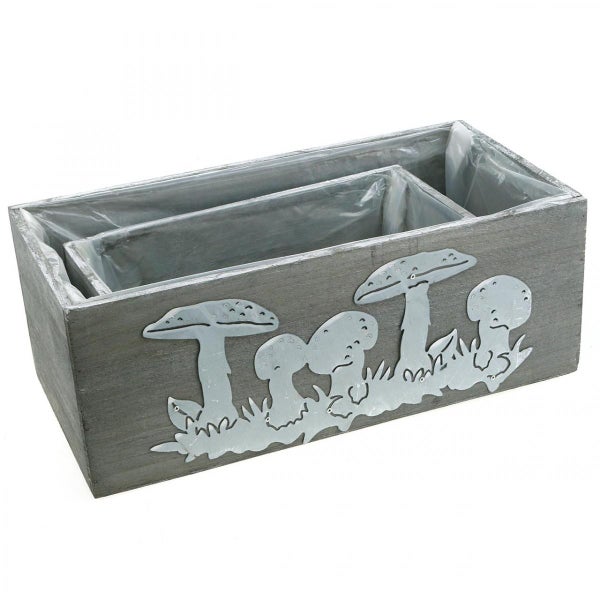 Drei gestapelte Pflanzkästen aus Holz mit Pilzmotiven.