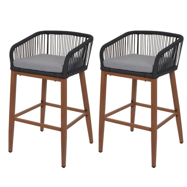 Zwei Barhocker mit Armlehne, geflochtenem Design und Sitzkissen