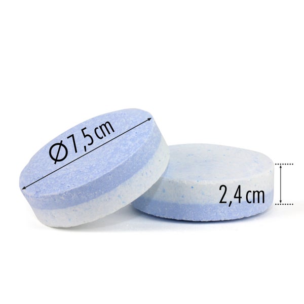 Zwei Poolpflegetabletten mit den Maßen 7,5 Zentimeter Durchmesser und 2,4 Zentimeter Höhe