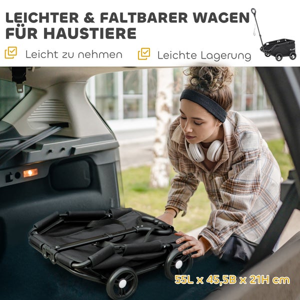 Zusammengeklappter, leichter Transportwagen für Haustiere im Kofferraum eines Autos.