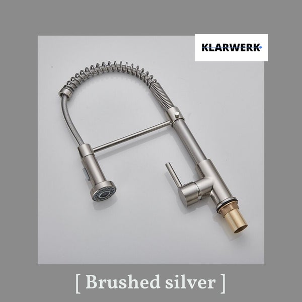 KLARWERK Küchenarmatur in gebürstetem Silber mit Spiralfeder, ausziehbarer Geschirrbrause und Einhebelmischer. KLARWERK Logo.