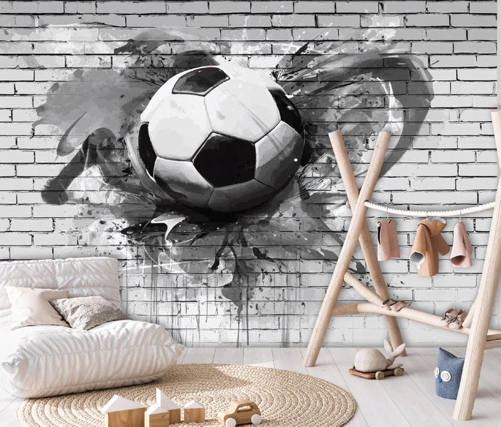 Kinderzimmer mit Wandbild eines Fußballs auf einer Ziegelwand, Sitzsack und Spielzeug