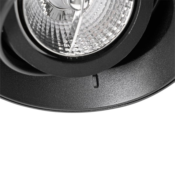Nahaufnahme eines schwarzen Einbaustrahlers mit strukturiertem Reflektor und Metallgehäuse.