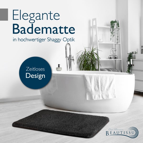 Graue Badematte mit Shaggy Optik vor einem Bad