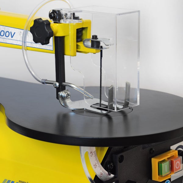 Dekupiersäge mit schwarzem Tisch und Schutzvorrichtung