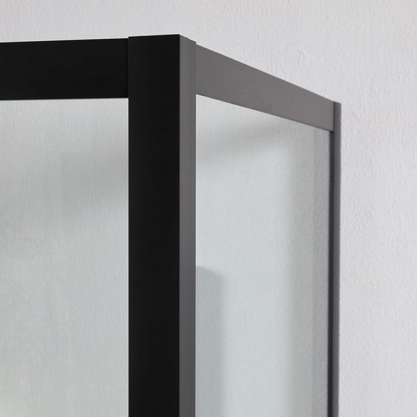 Detailaufnahme eines Duschabtrennungsrahmens