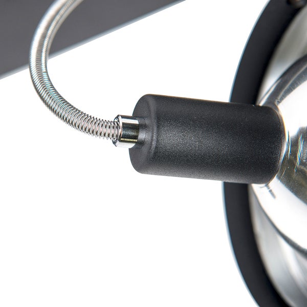 Detailaufnahme einer Lampe mit flexiblem Arm