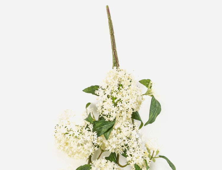 Künstliche Jasmin-Girlande mit kleinen Blüten und grünen Blättern.