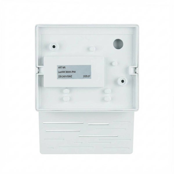 Detailansicht einer weißen LED-Leuchte für den Außenbereich