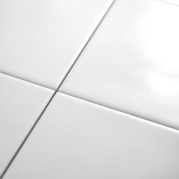 Quadratische Fliesen mit glatter Oberfläche für Wand und Boden