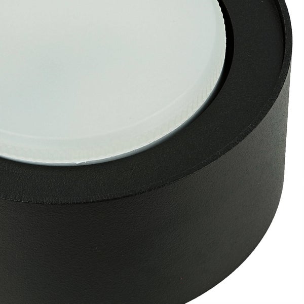 Detailansicht einer runden Deckenleuchte