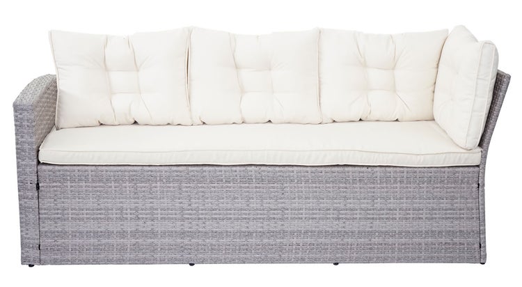 Dreisitzer-Gartensofa aus grauem Polyrattan inklusive cremefarbener Sitz- und Rückenkissen.