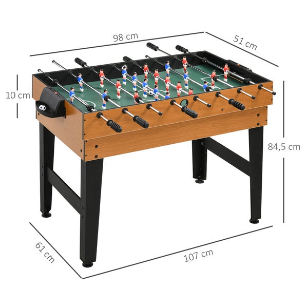 Tischfußball in Holzoptik mit Maßen von 107 Zentimeter Länge, 61 Zentimeter Breite und 84,5 Zentimeter Höhe.
