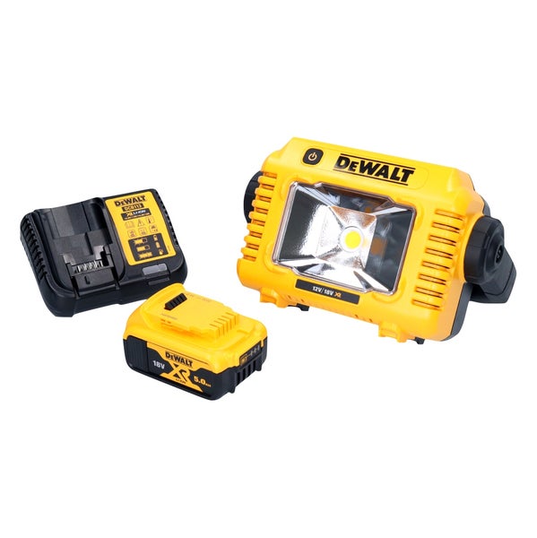 DeWALT LED-Baustrahler mit 18 Volt 5,0 Amperestunden Lithium-Ionen-Akkumulator und Ladegerät.