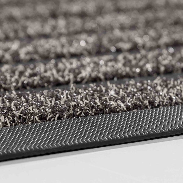 Detailaufnahme einer Fußmatte mit grober Textur