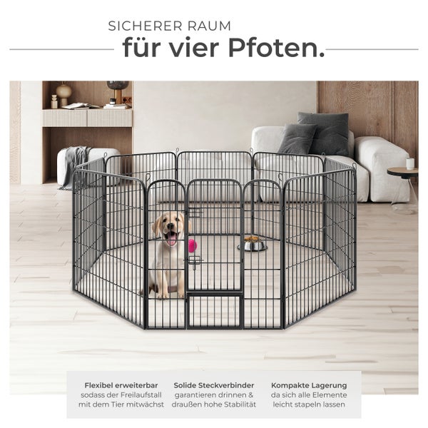 Schwarzer Hundeauslauf mit Hund und Spielzeug im Wohnzimmer