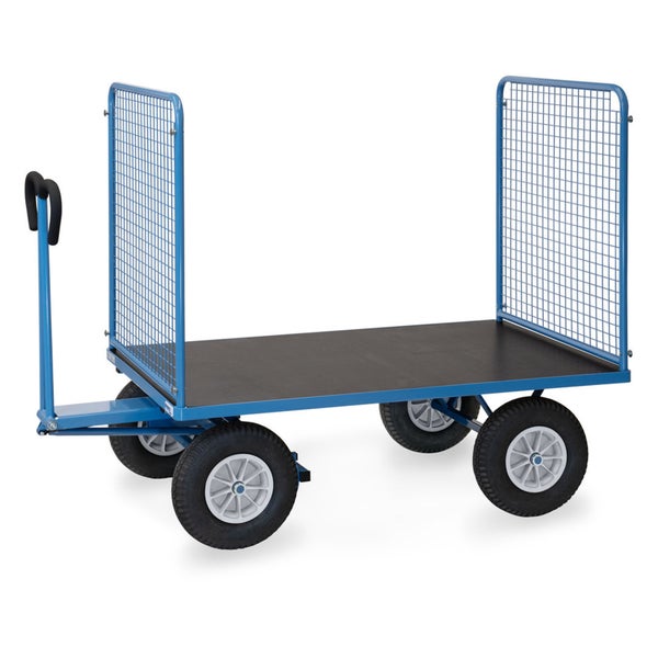 Plattformwagen mit zwei Gitterwänden, Luftbereifung und Schiebegriff.