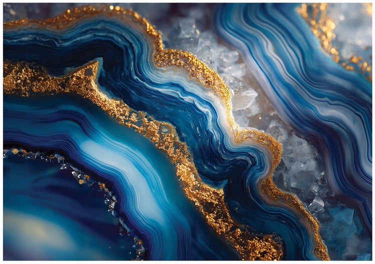 Detailaufnahme eines blauen Achatsteins mit goldenen Akzenten