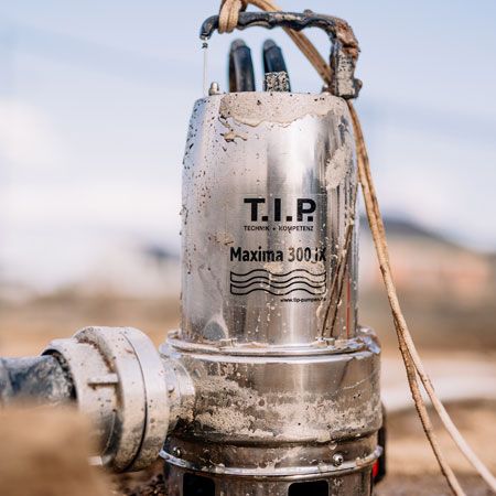 T.I.P. Maxima 18000 mit Ablaufschlauch 20 Meter - Schmutzwasserpumpe - 18.000 L/Std. - 700W - Förderhöhe 8m - Rostfreier Stahl - Schwimmer - Tauchpumpe