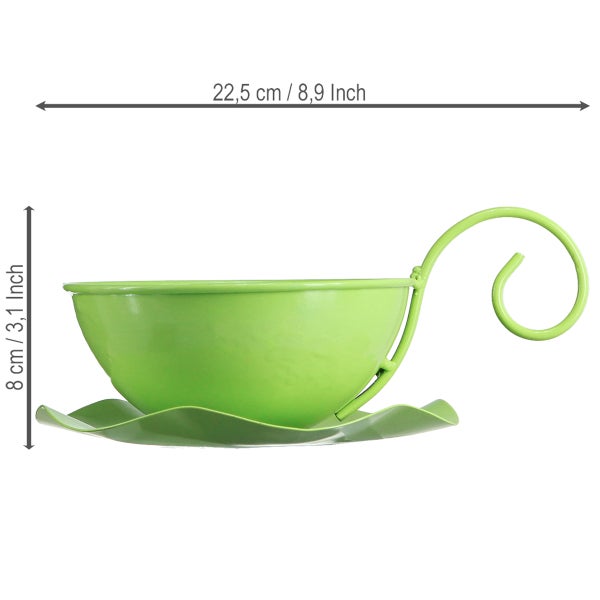 Dekorativer Übertopf aus Metall in Form einer Tasse mit Untertasse, Breite 22,5 Zentimeter, Höhe 8 Zentimeter.