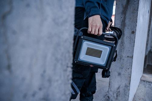 LED Strahler mit Tragegestell und Rollen