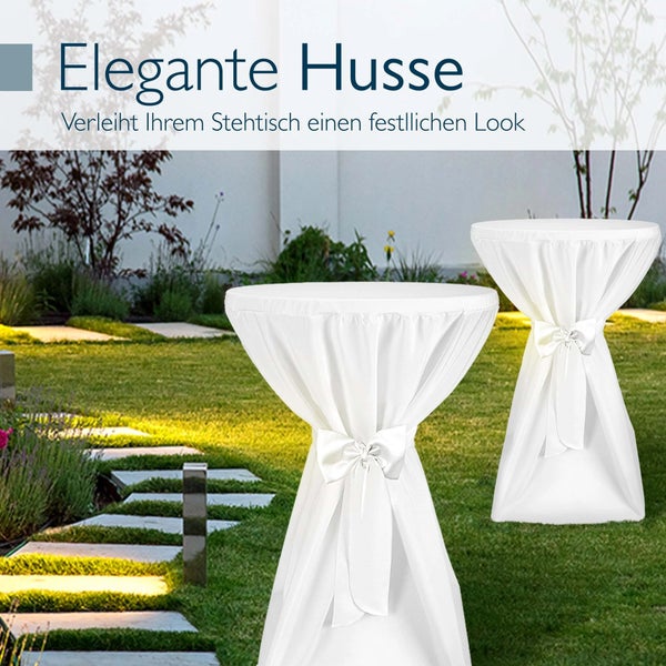 Zwei Stehtische mit eleganter, weißer Husse im Garten