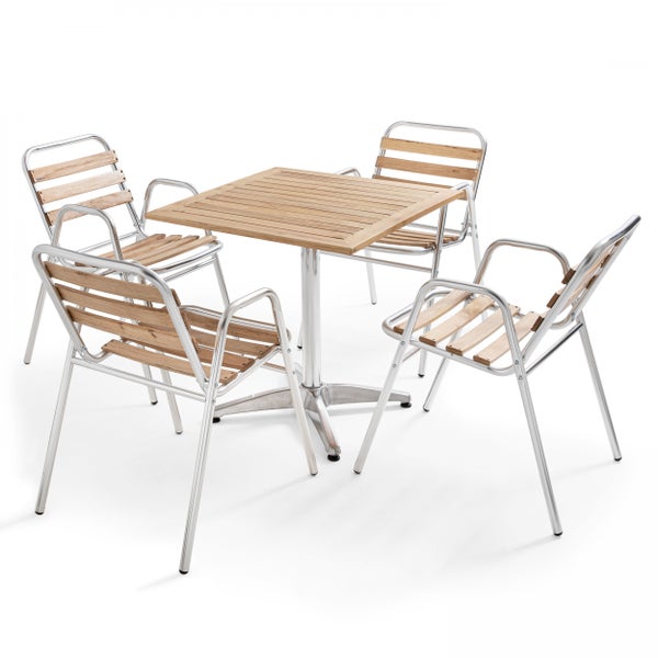 Gartenmöbelset bestehend aus einem quadratischen Tisch und vier Stühlen aus Aluminium mit Holzbelattung.
