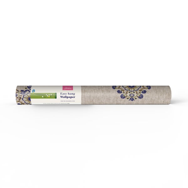Joules Easy hang Vliestapete auf Rolle mit strukturierter Oberfläche und floralem Mandala-Muster.