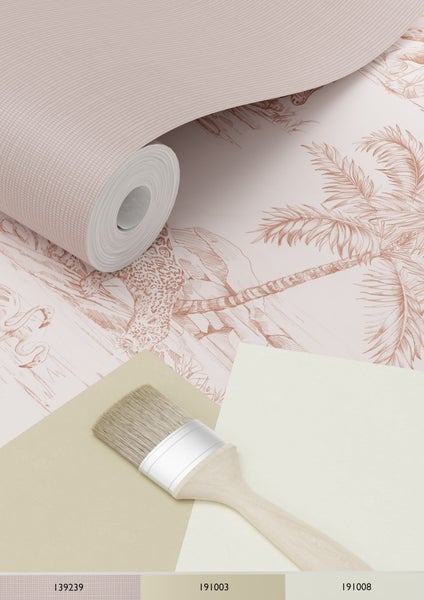Tapetenrolle mit Dschungelmuster, Farbpalette und Pinsel