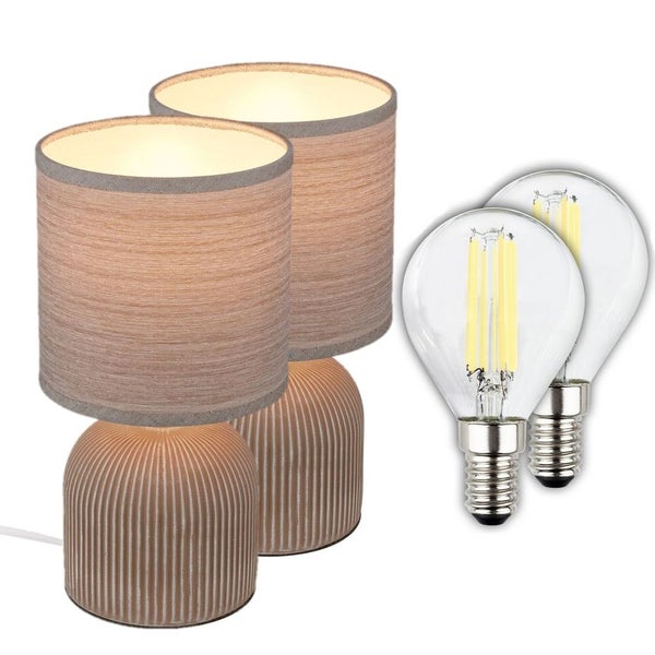 Set bestehend aus zwei Tischleuchten mit geripptem Keramikfuß und beige-braunem Stoffschirm inklusive zwei LED Leuchtmitteln.